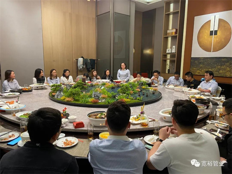 ▲開業(yè)相聚，相談甚歡不在于是否有珍饈百味
